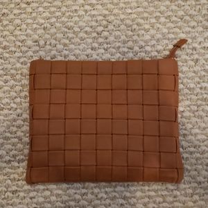 Basket weave clutch